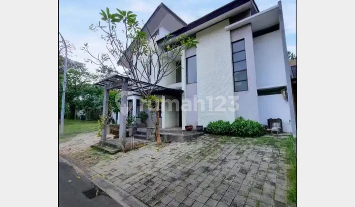 Rumah Asri Ada Taman di Provence Parkland, Bsd Tangerang Selatan