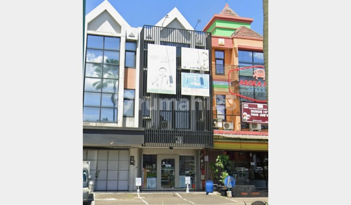 Ruko 3 Lantai Ramai di Jalan Boulevard Gading Serpong, Tangerang Ruko 3 Lantai Ramai di Jalan Boulevard Gading Serpong, Tangerang