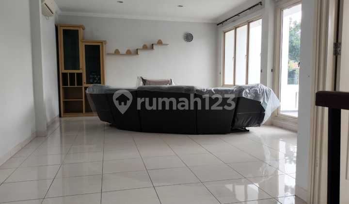 Disewakan Rumah di Sutera Alba / Renata, Alam Sutera (Kolam Renang Dalam Cluster) 2