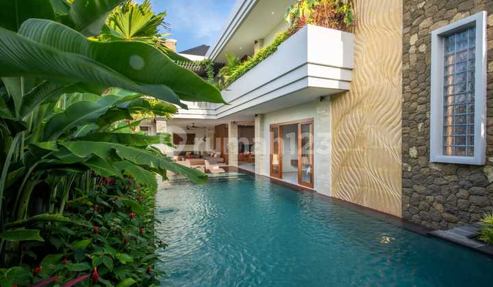 Luxurious and Comfortable Fully Furnished Villa in Taman Griya Jimbaran 2