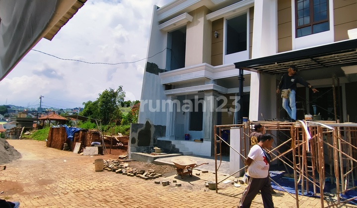 Rumah 2 Lantai Diamond Hill Banyumanik 2