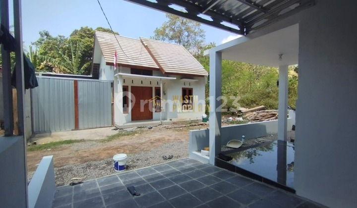 Ready-to-Occupy House, Strategically Located Near Toll Road in Seyegan