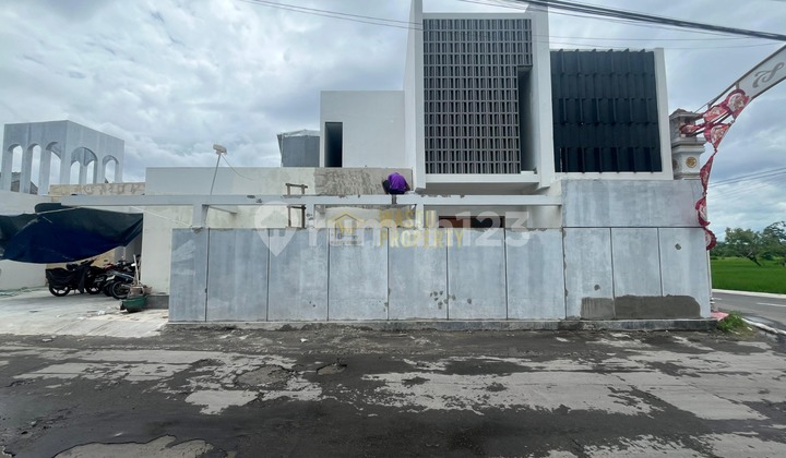 Modern Villa with Private Pool in the Palagan Sleman Area Modern Villa with Private Pool in the Palagan Sleman Area