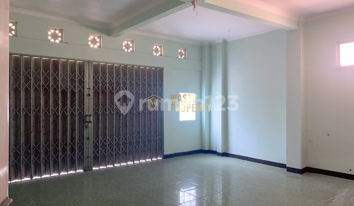 Ready-to-Occupy 2-Story House in Berbah, Very Large Land with Many Rooms 2