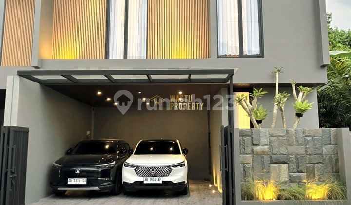 Modern 2-Story House Fully Furnished Near Maguwoharjo Stadium