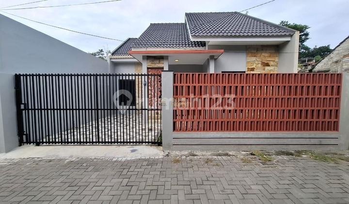 Dijual Rumah Baru Siap Huni Type Besar Tanah Luas Dekat Jogja Bay di Ngemplak Sleman SHM Dijual Rumah Baru Siap Huni Type Besar Tanah Luas Dekat Jogja Bay di Ngemplak Sleman SHM