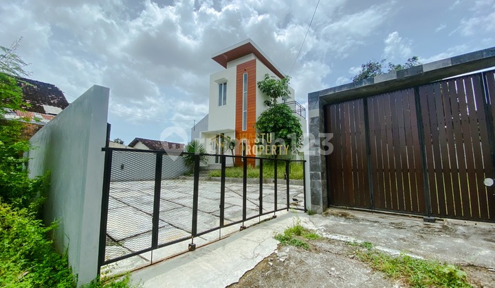 Dijual Rumah 2 Lantai Dekat Ring Road Utara di Maguwoharjo Depok Dekat Smk N 1 Depok 2