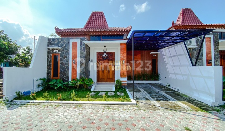 FOR SALE BEAUTIFUL HOUSE WITH JAVANESE ETHNIC DESIGN 600 MILLION READY TO OCCUPY SHM IN TLOGO PRAMBANAN