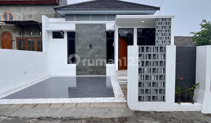 FOR SALE BEAUTIFUL HOUSE 700 MILLION READY TO OCCUPY SHM IN SARDONOHARJO NGAGLIK SLEMAN NEAR UII CAMPUS JOGJA