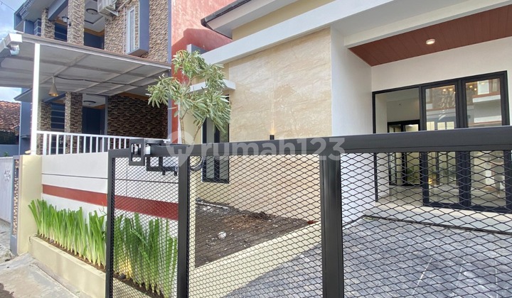 For Sale: Ready-to-Occupy House around 700 Million, Eligible for KPR, Near Ibarbo Park in Caturharjo, Sleman. 2