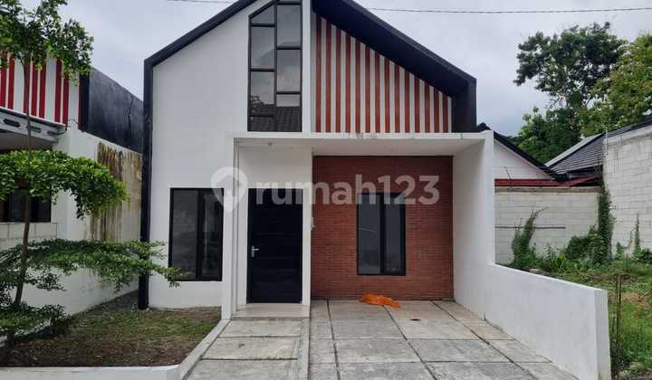 Beautiful House in Sedayu Area, Close to Wates Main Road