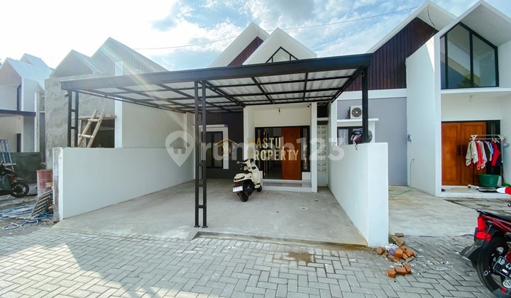 RUMAH DESAIN SCANDINAVIAN, DALAM CLUSTER DEKAT SMA NEGERI 2 BANGUNTAPAN