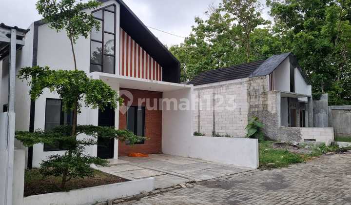 RUMAH CANTIK AREA SEDAYU, DEKAT DARI JALAN RAYA WATES 2