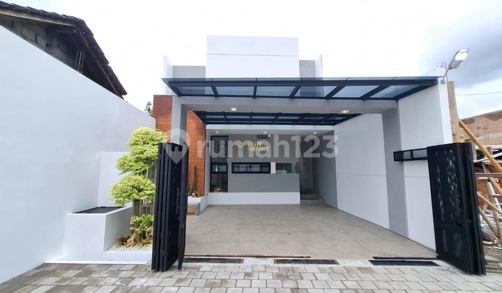 Rumah Mewah, Free Furnished, 10 Menit ke Kampus Uii Jogja di Ngaglik