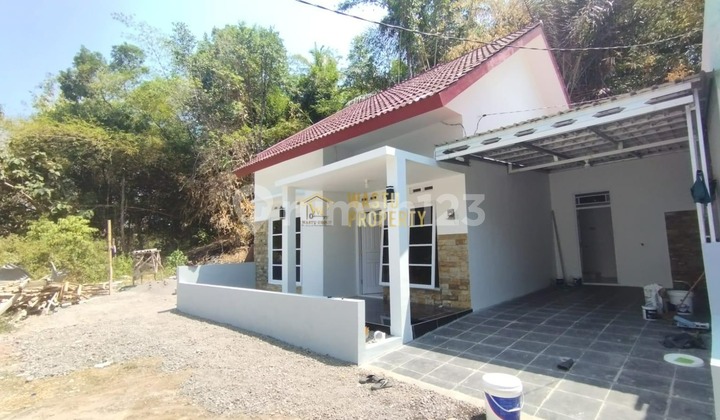 Just 1 Unit! Ready-to-Live House, Near Godean Market. 2