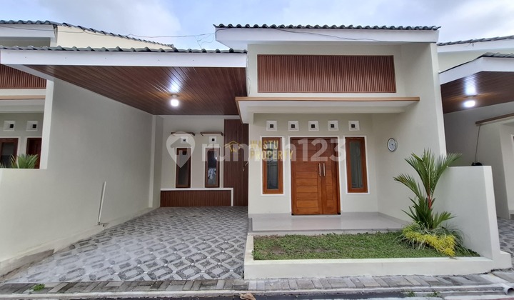 Dalam Cluster dan Siap Huni, Lokasi Rumah Hanya 6 Menit Dari Ukrim Dalam Cluster dan Siap Huni, Lokasi Rumah Hanya 6 Menit Dari Ukrim