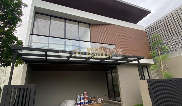 Luxury House, 2 Floors, Fully Furnished + Private Pool, 5 Minutes from Maguwoharjo Toll Exit