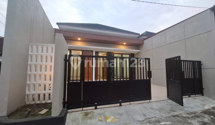 RUMAH MODERN SIAP HUNI, 9 MENIT DARI BANDARA ADI SUCIPTO
