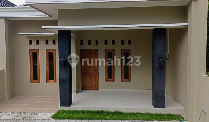 Elegant House Near Smpn 2 Kalasan & Adisutjipto Airport 1