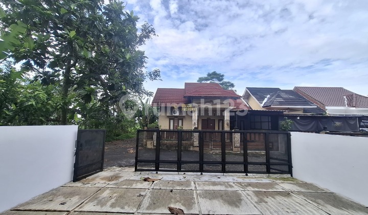 House Ready to Occupied, 2 Car Garage, Close to Maguwoharjo Toll Exit 2