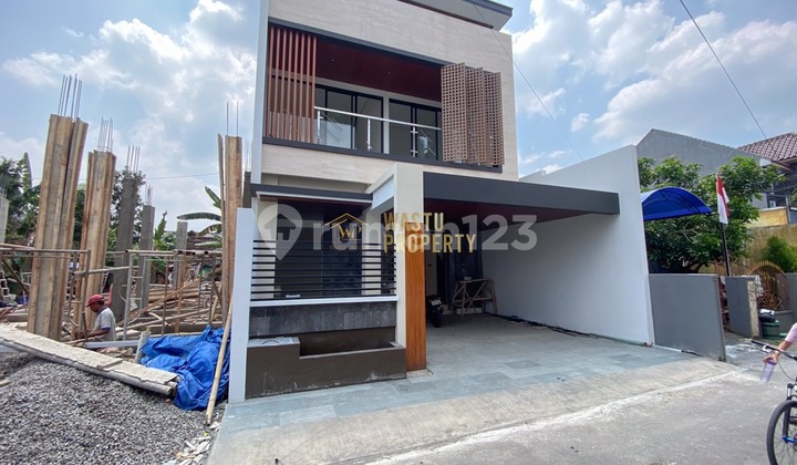 Luxury House with Private Pool, Strategically Located Near UGM & UNY Campus 2