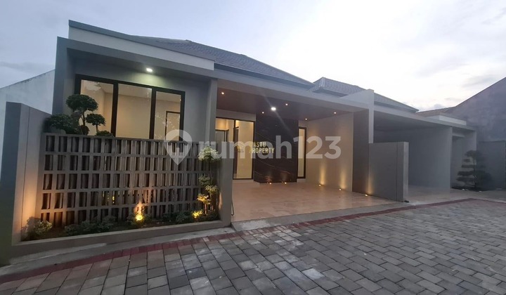 Ready-to-Occupy House, Open Space Near Toll Exit in Maguwoharjo 2