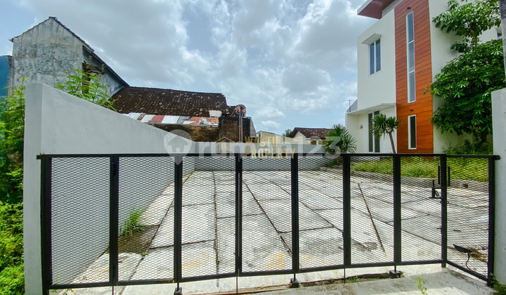 Rumah Siap Huni, Tanah Luas, Dekat Lotte Mart Maguwo, Sleman