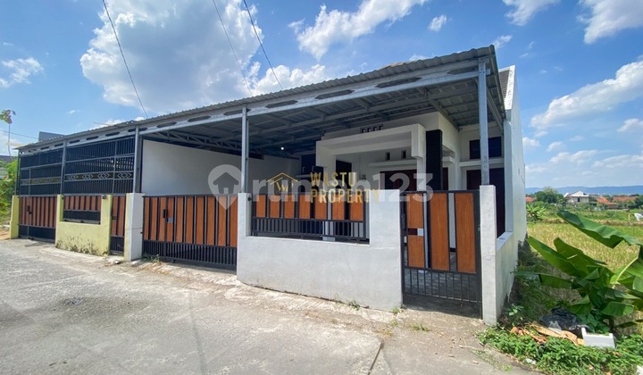 Beautiful House with Modern Design on East Imogiri Road Beautiful House with Modern Design on East Imogiri Road