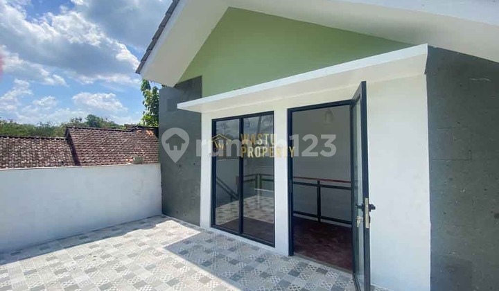 Modern 2-Story House with Menoreh Hill View in Moyudan 2