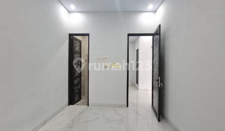 Rumah Siap Huni Carport 2 Mobil Dekat Stadion Maguwoharjo 2