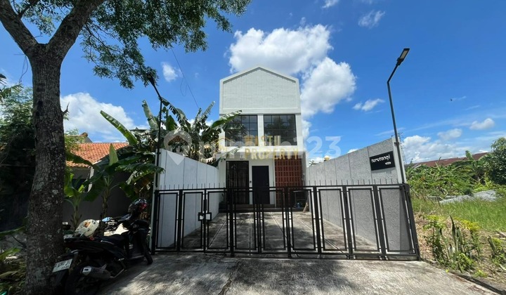 Villa Private Pool 2 Lantai di Jalan Damai Gito Gati