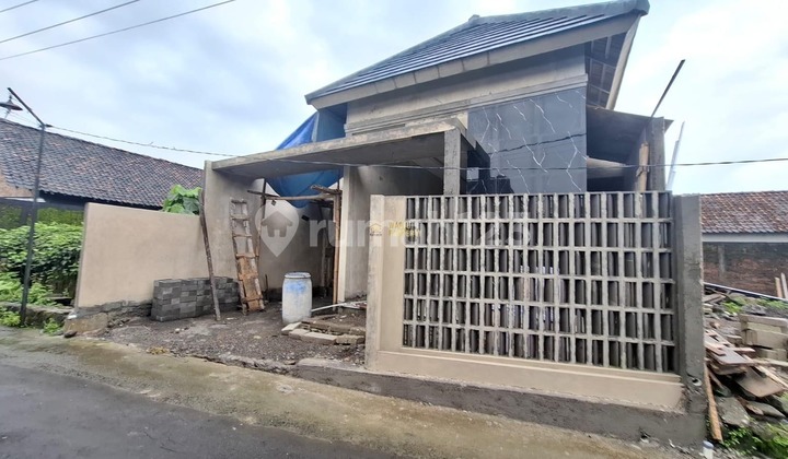 Modern Limasan Design House Near Purwomartani Toll Exit 2