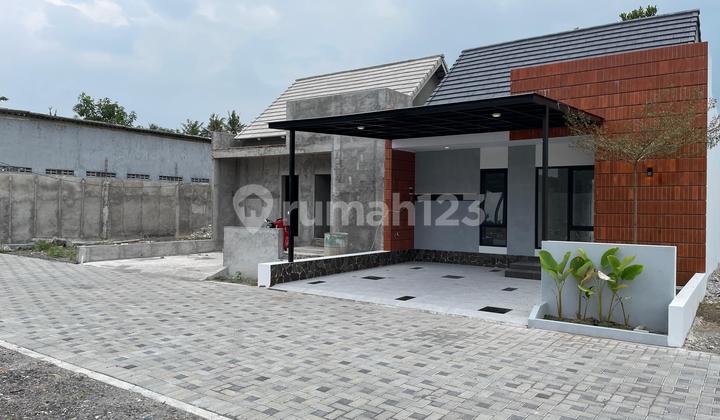 Dream House Tropical Design Near Pasar Cebongan 2