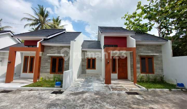 New Minimalist Modern House in Sedayu, Close to National Road 2