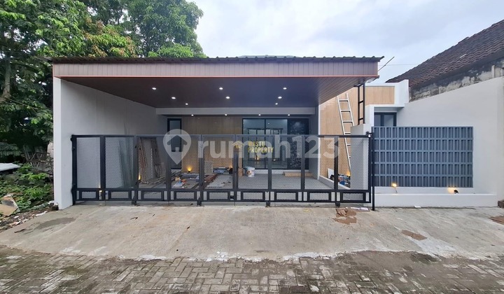 Rumah Siap Huni Carport 2 Mobil Dekat Stadion Maguwoharjo 2
