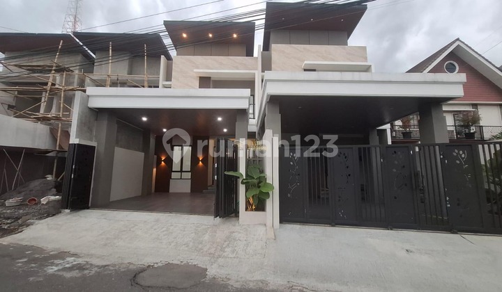 Rumah 2 Lantai Siap Huni, Dekat Kampus Uii