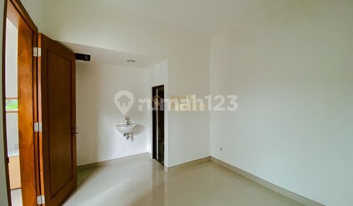 CHEAP 2-STORY HOUSE ON TAJEM MAIN ROAD 2