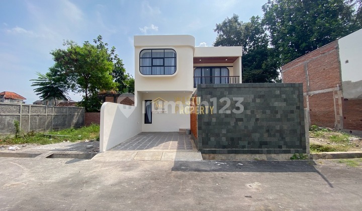 Rumah Baru 2 Lantai Ada Private Pool Siap Huni di Maguwoharjo