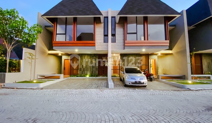 RUMAH 2 LANTAI DI PERUMAHAN DEKAT TRANSMART MAGUWOHARJO RUMAH 2 LANTAI DI PERUMAHAN DEKAT TRANSMART MAGUWOHARJO