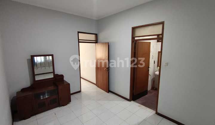 For Rent House in Batununggal With Garden in Front 2