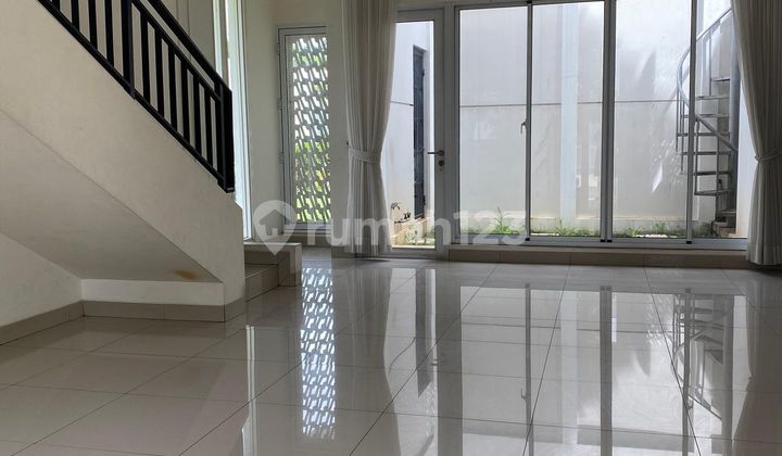 Disewakan Rumah di Sumarecon Hoek di Cluster Amanda 2