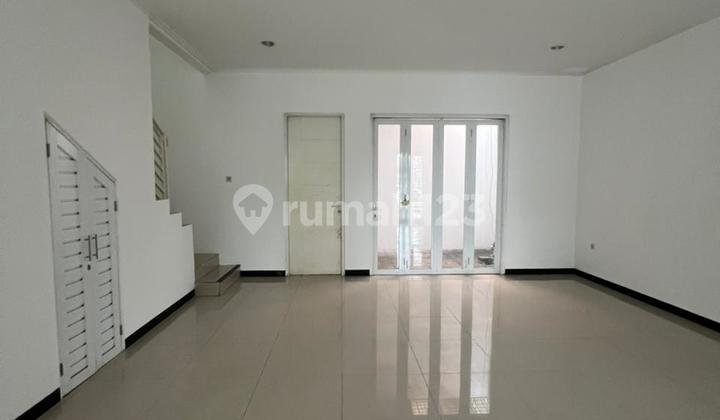 Disewakan Rumah di Tki 5 Pinewood 2