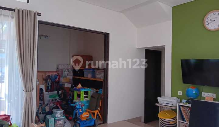 Disewakan Rumah di Summarecon Cluster Flora 2