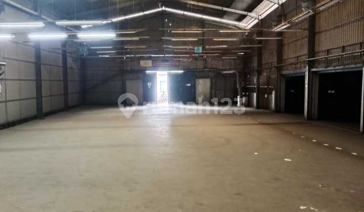 Selling Warehouse and Office on Soekarno Hatta Main Road