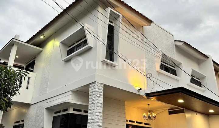 Dijual Rumah Hoek di Sariwangi Regency