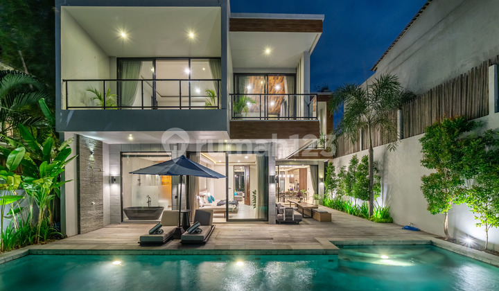Leasehold Modern 4 Bedroom Villa In Padonan, Canggu Area