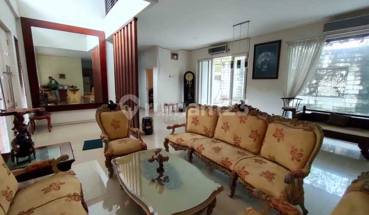 Rumah Mewah Ada Kolam Renang Dengan.kamar Tidur 7 dan Kamar Mandi 4 di Jakasampurna Bekasi Kota