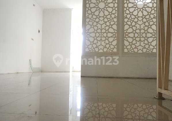 Luxury Ready-to-Occupy 2-Storey Shop House in Pondok Kopi, Duren Sawit, East Jakarta 2