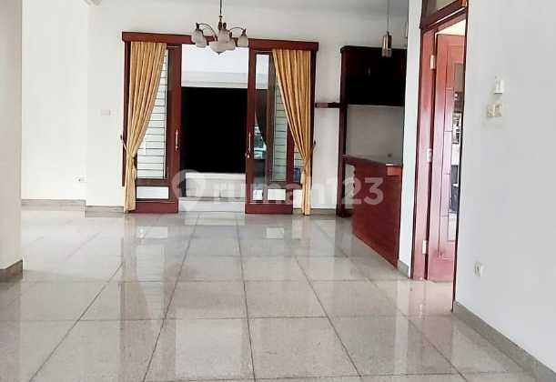 Rumah Bagus 3 Lantai Siap Pakai di Rawamangun Jakarta Timur Kamar Tidur 6