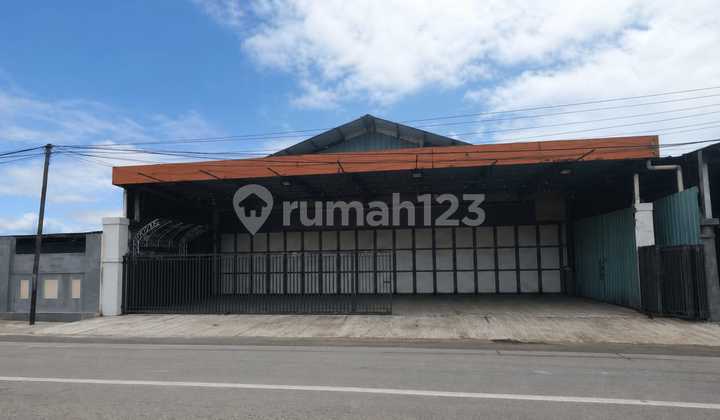 FOR RENT: Commercial Space Suitable for Restaurant, Very Strategic Location on the Main Roadside, Pulogebang, East Jakarta. FOR RENT: Commercial Space Suitable for Restaurant, Very Strategic Location on the Main Roadside, Pulogebang, East Jakarta.